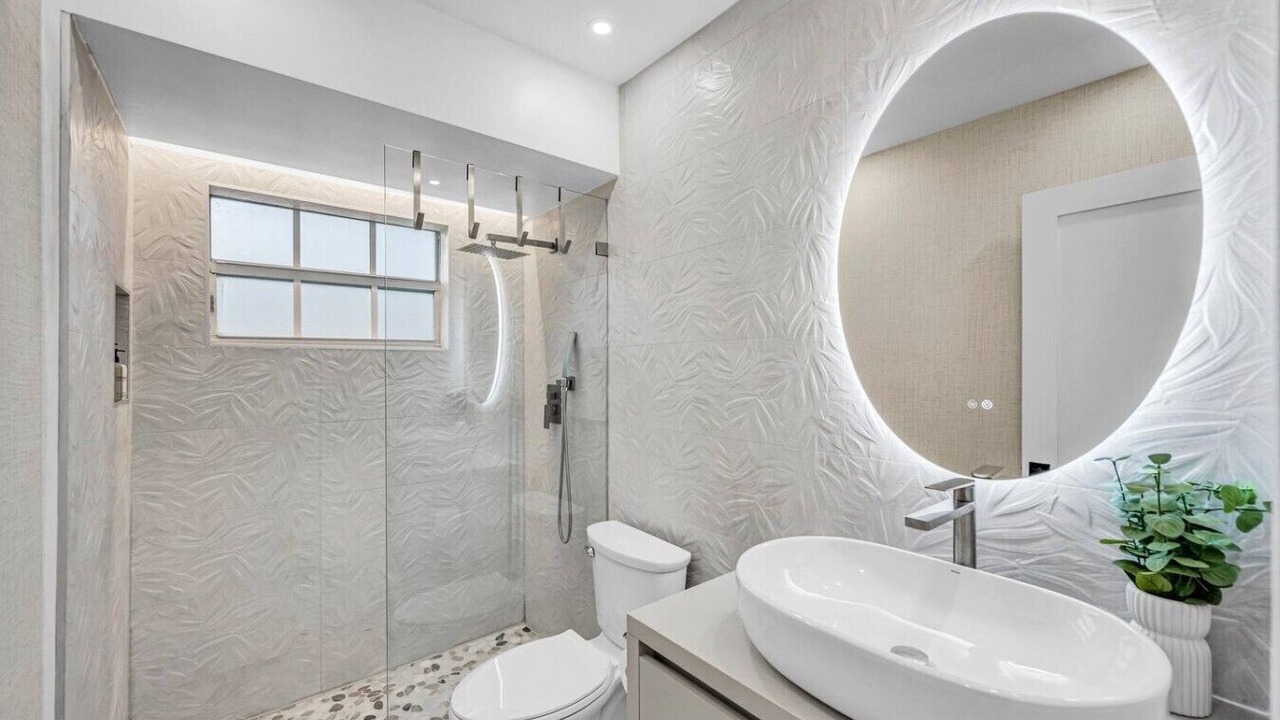 Photo of Bathroom in Plantation