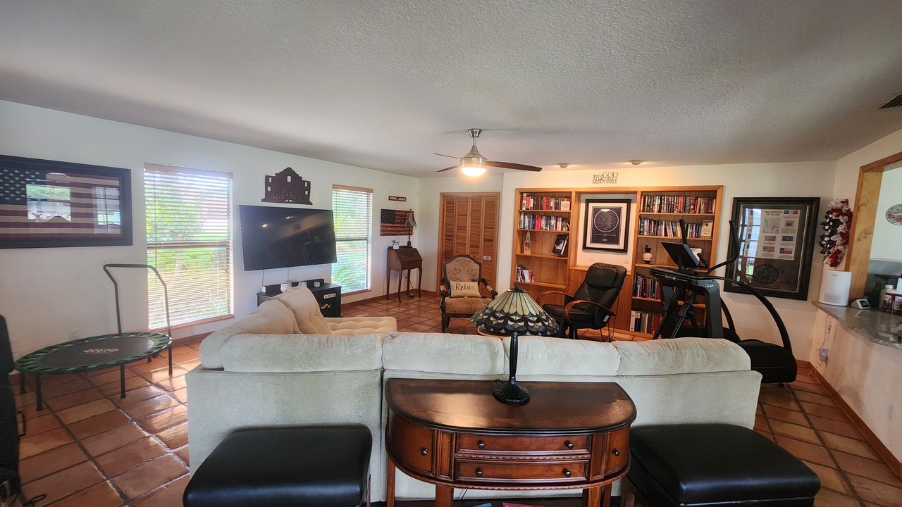 Photo of Livingroom in Lutz