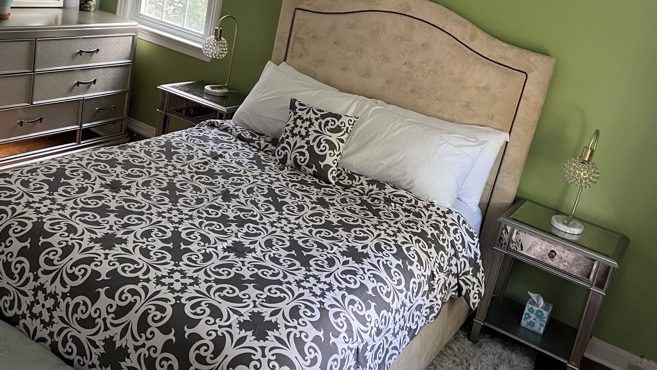 Photo of Bedroom in Teaneck