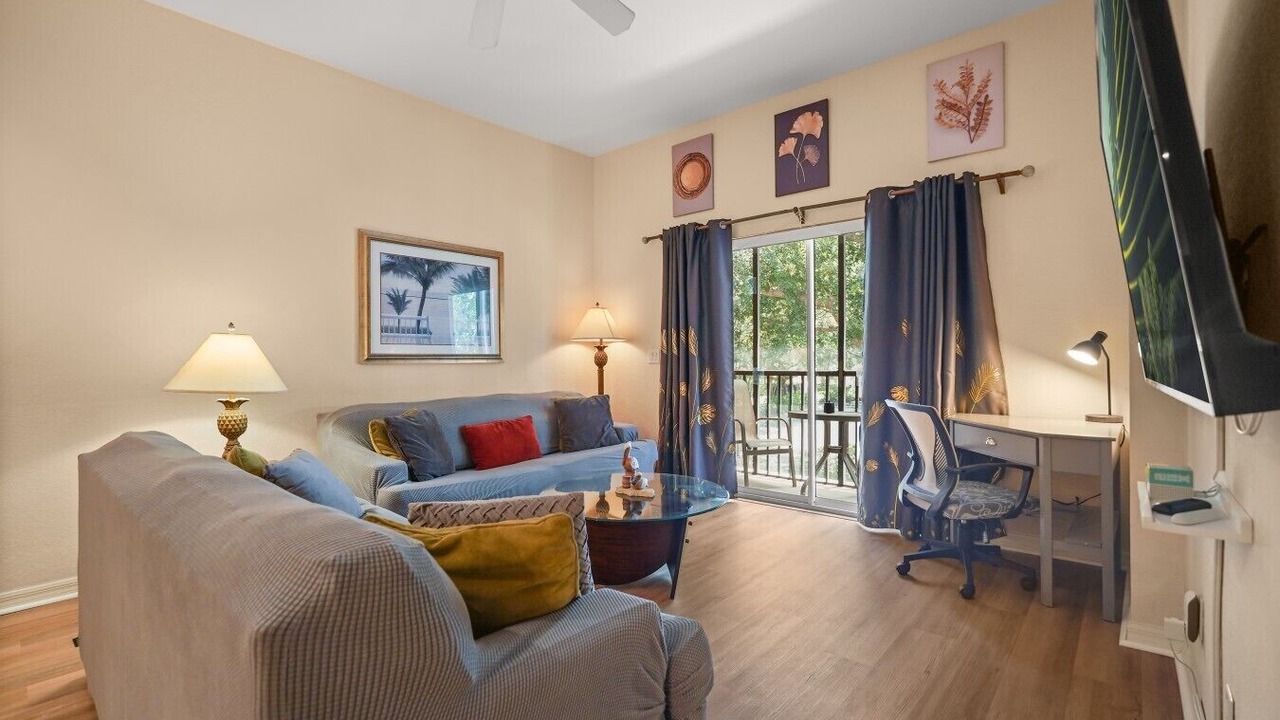 Photo of Livingroom in Bahama Bay