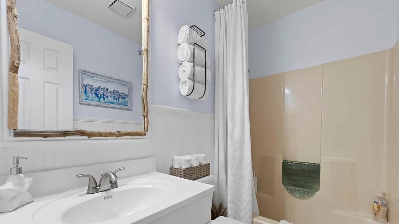 Photo of Bathroom in Marathon