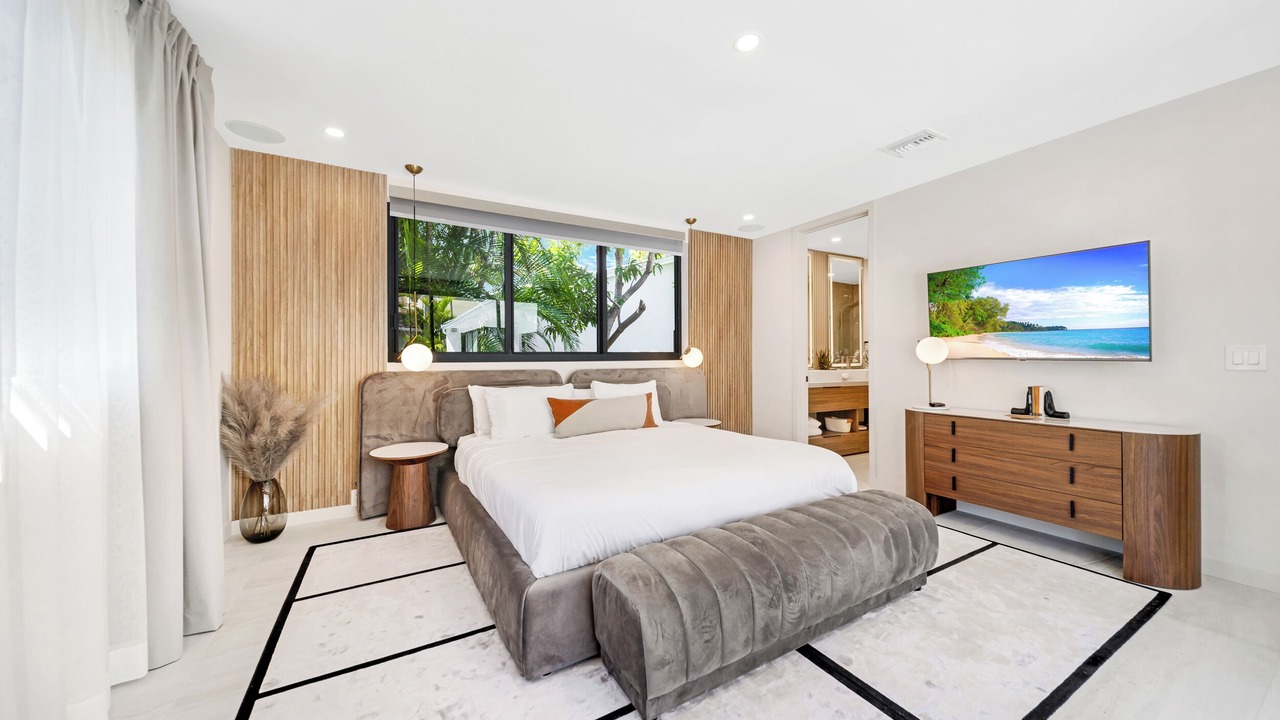 Photo of Bedroom in Hallandale Beach