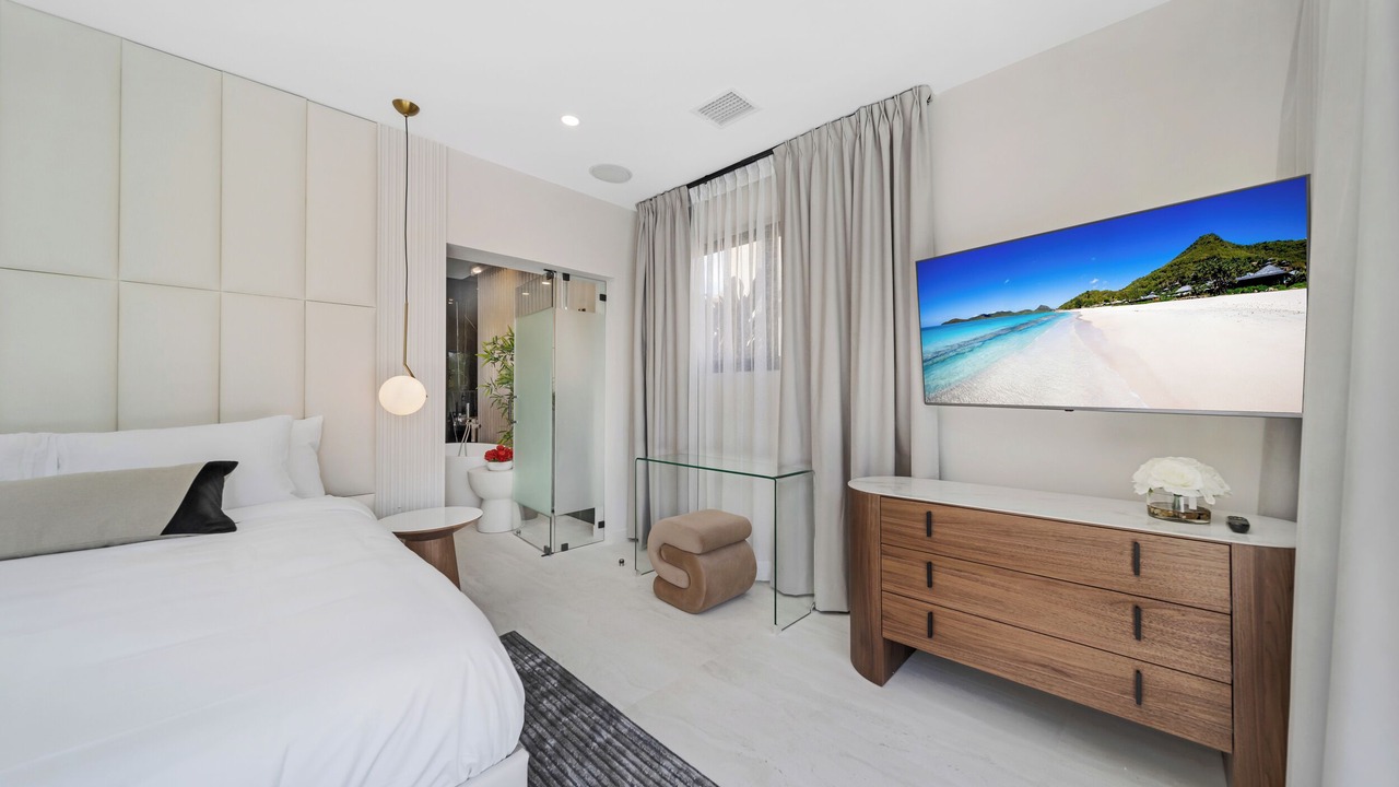 Photo of Bedroom in Hallandale Beach