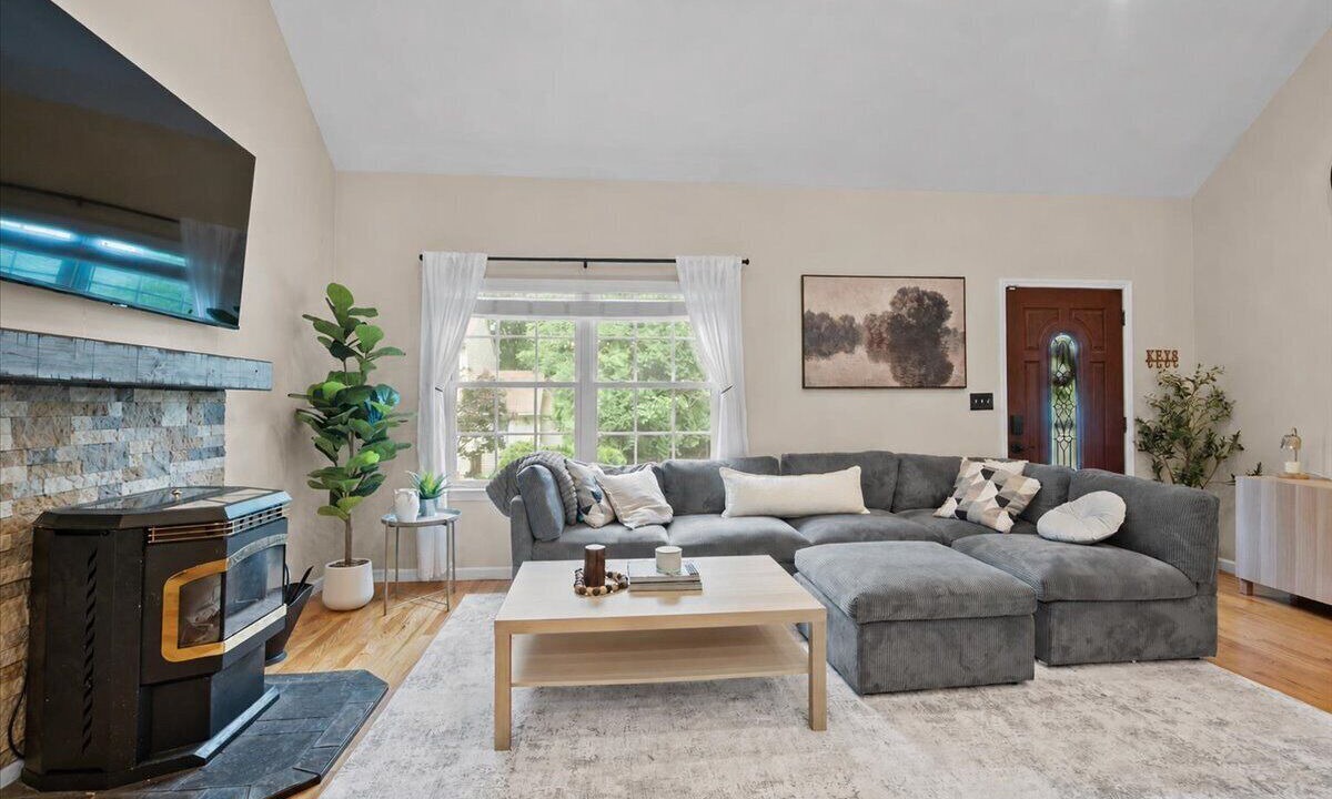 Photo of Livingroom in Greenwood Lake