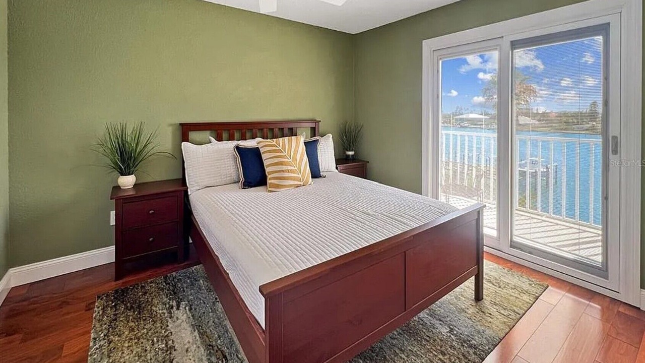 Photo of Bedroom in Treasure Island