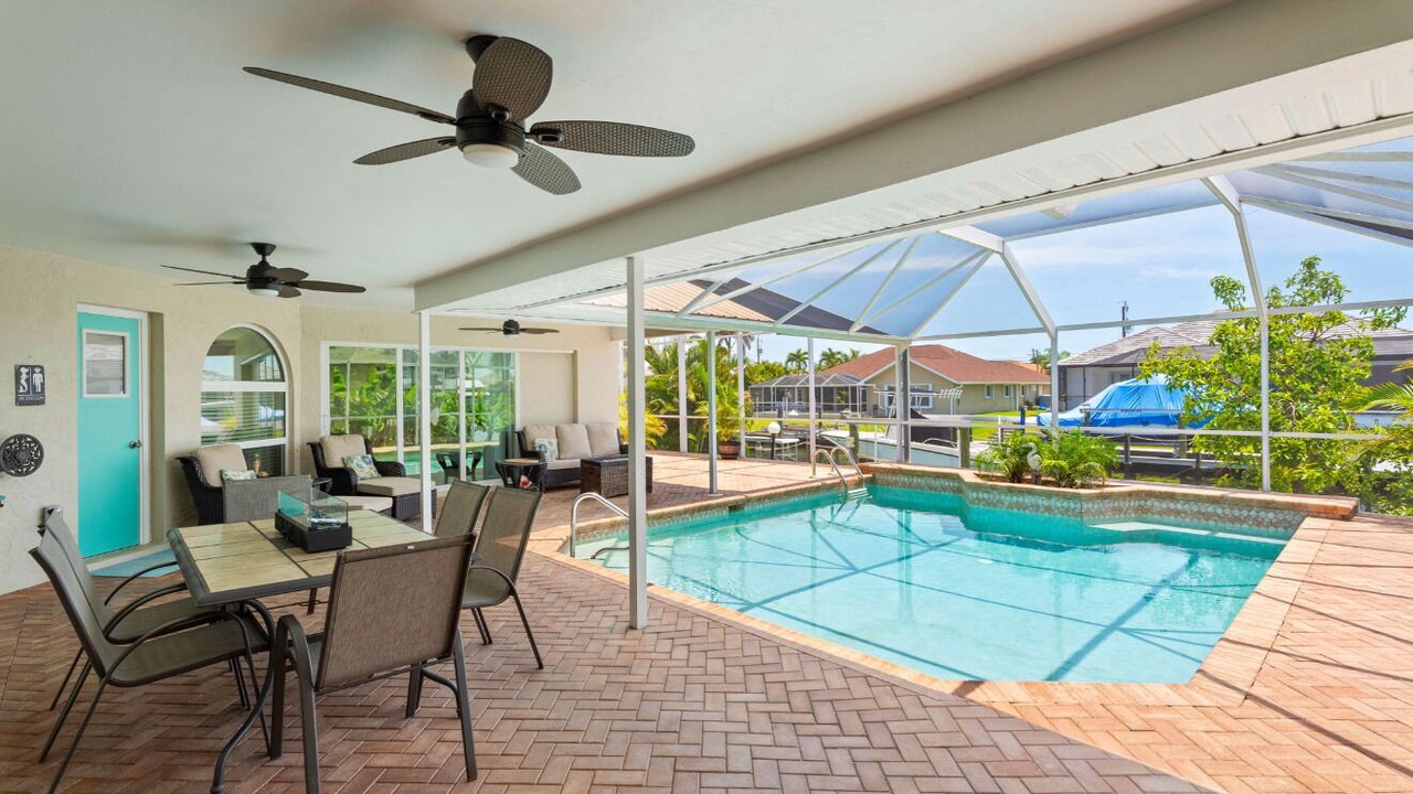 Photo of Outdoor in Pelican