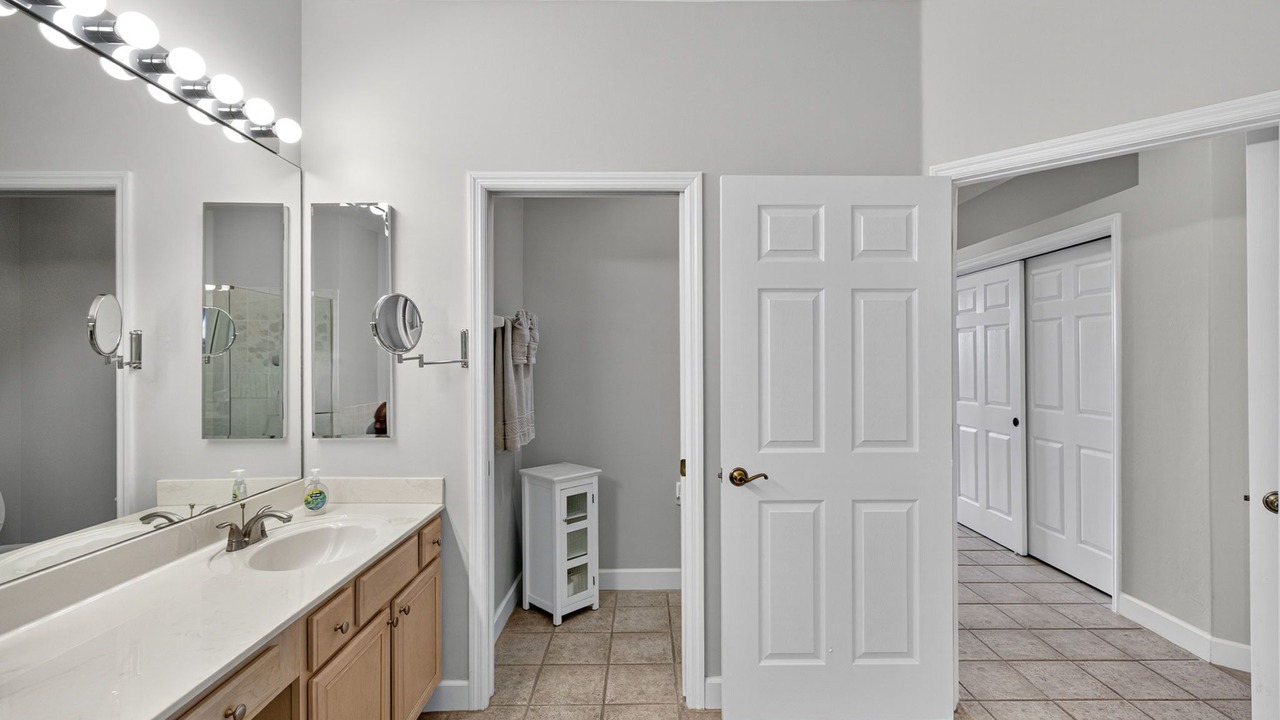 Photo of Bathroom in Tropical Cove