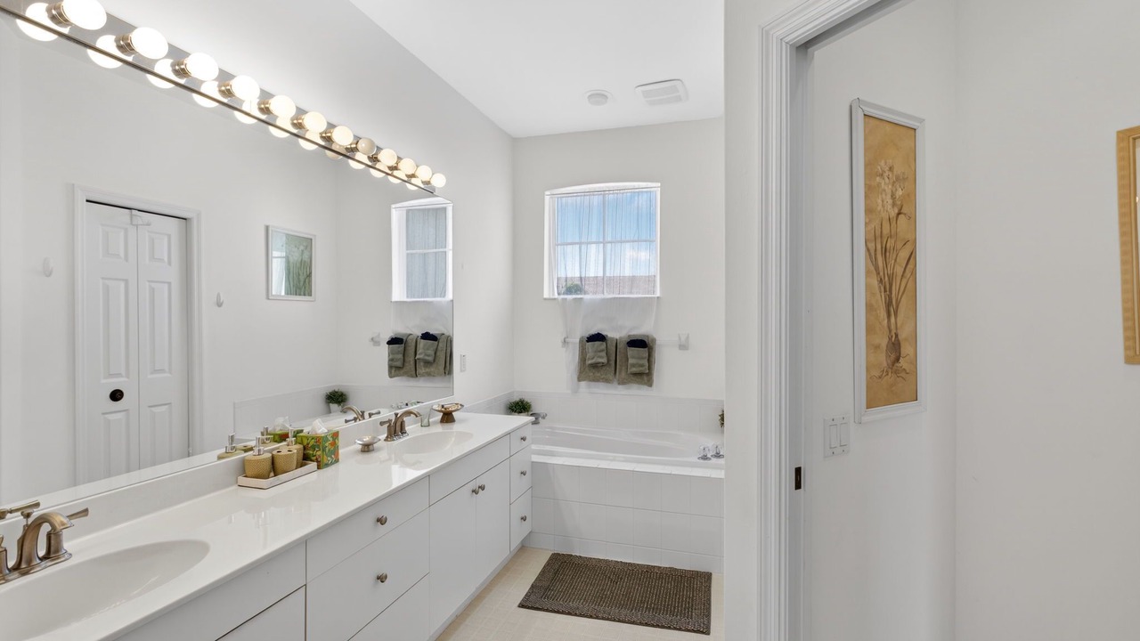 Photo of Bathroom in Tropical Cove