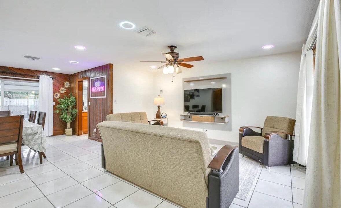 Photo of Livingroom in Sunrise