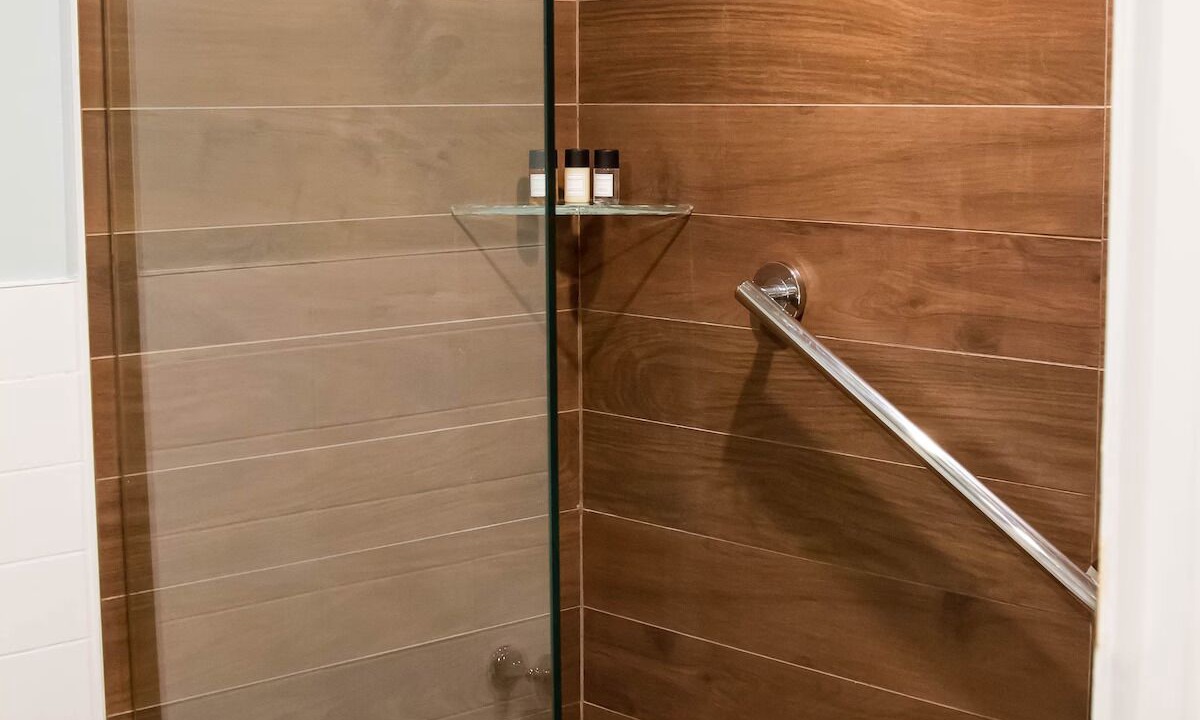 Photo of Bathroom in Marathon