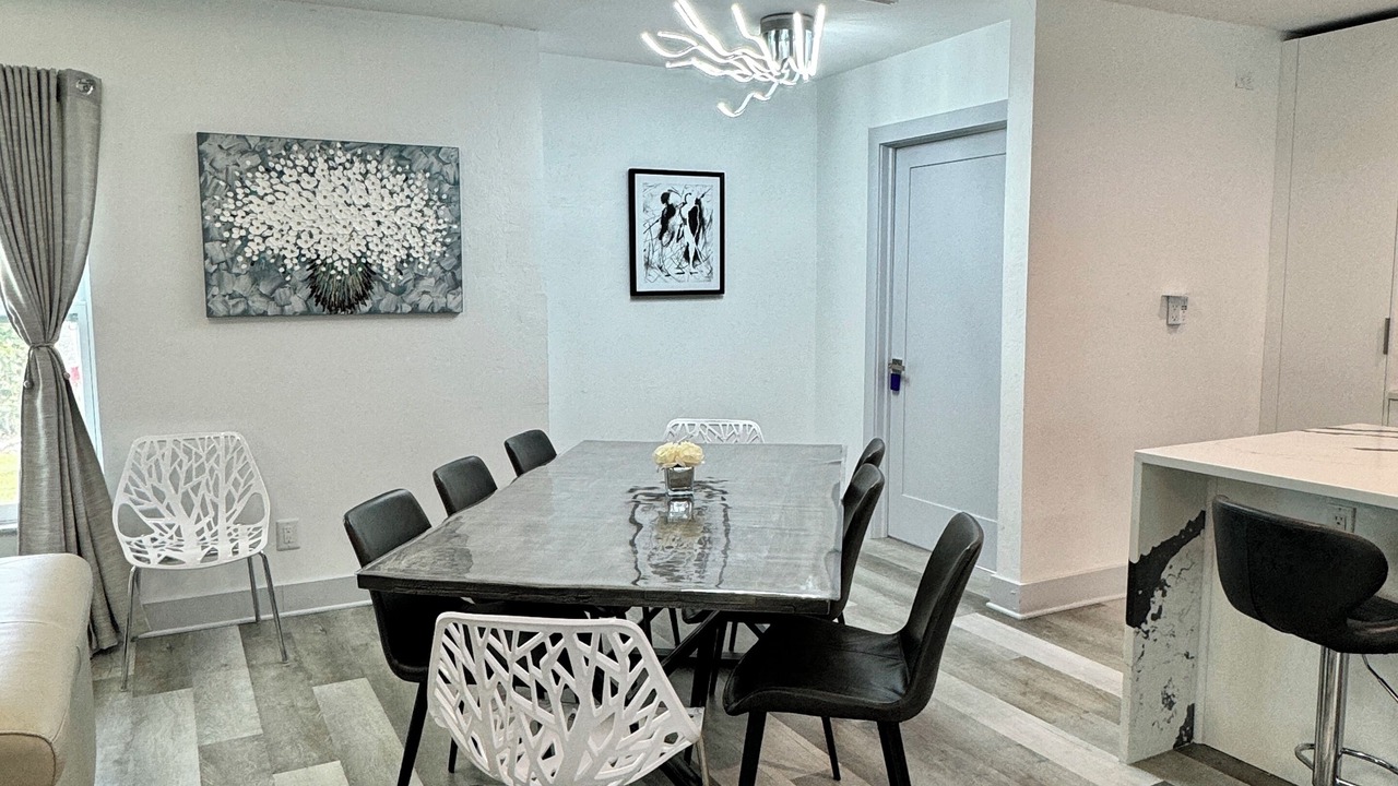 Photo of Livingroom in Yacht Club