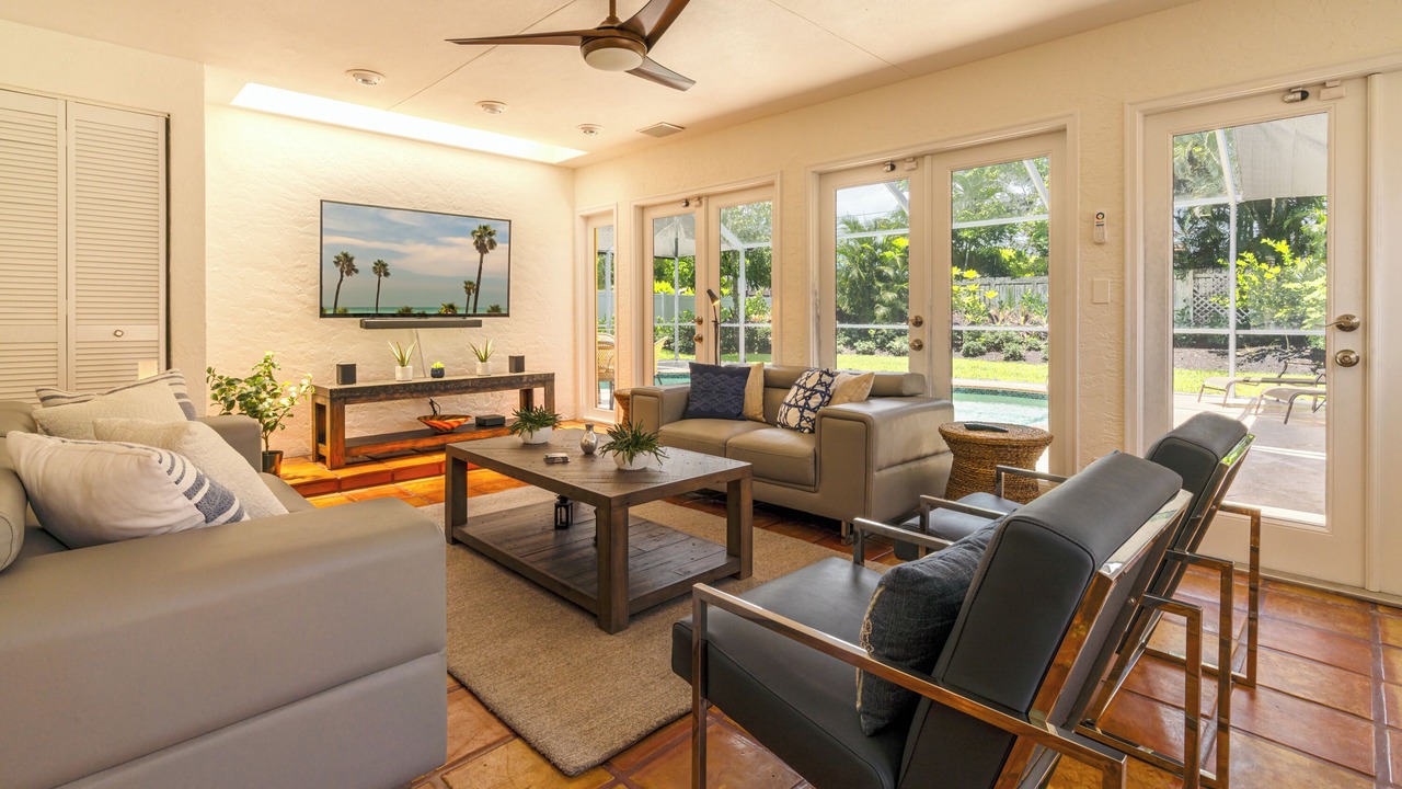 Photo of Livingroom in Willoughby Acres