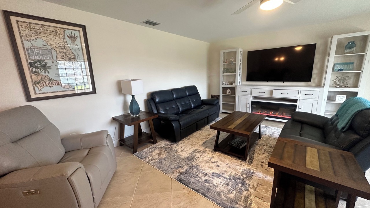 Photo of Livingroom in Yacht Club