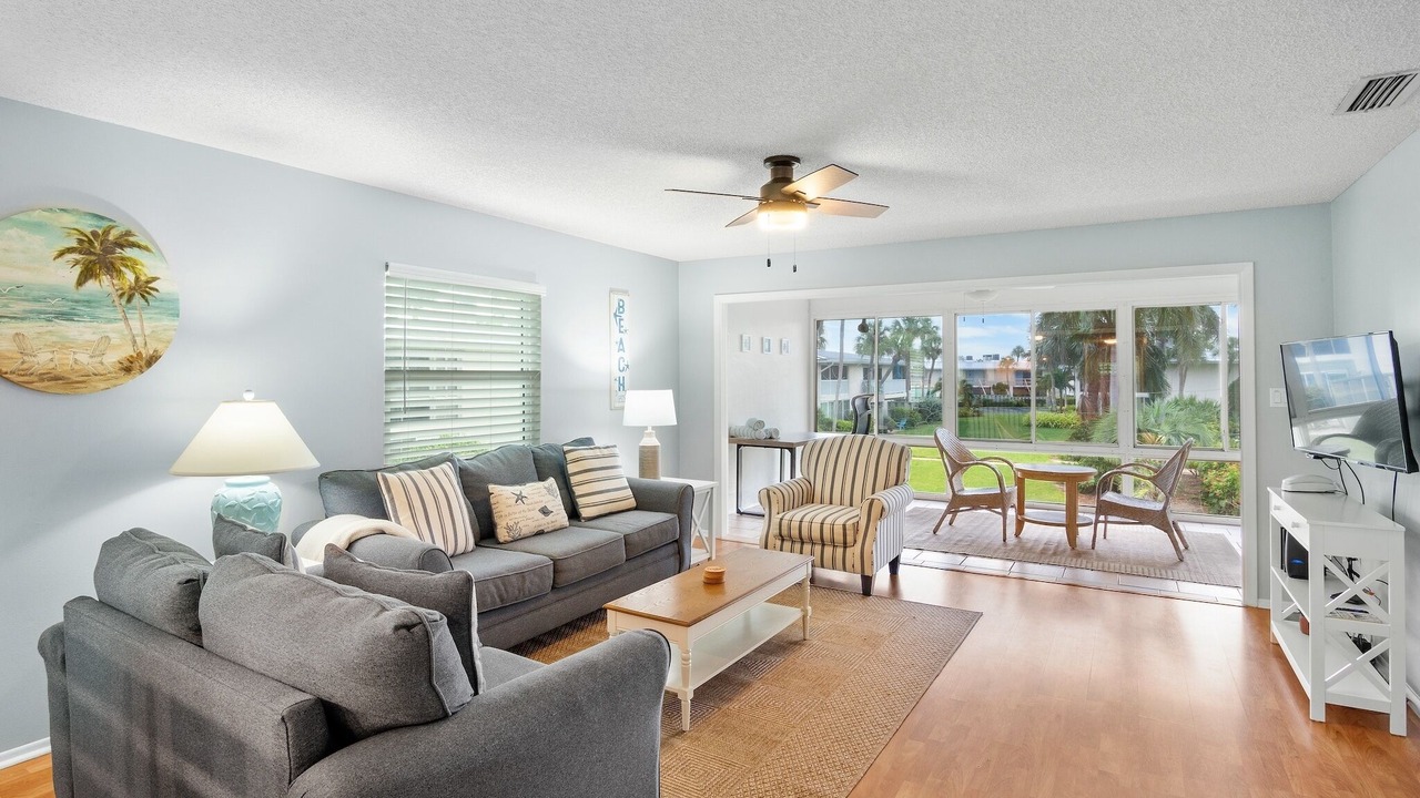 Photo of Livingroom in Holmes Beach