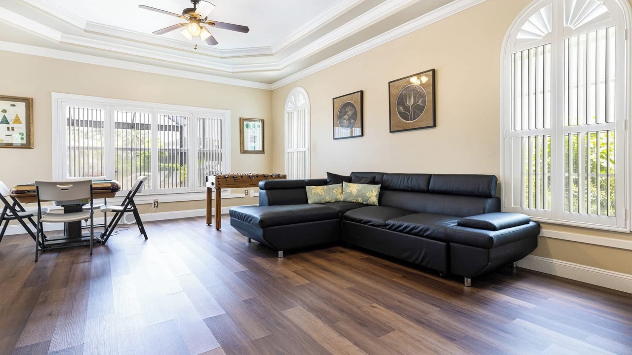 Photo of Livingroom in Yacht Club
