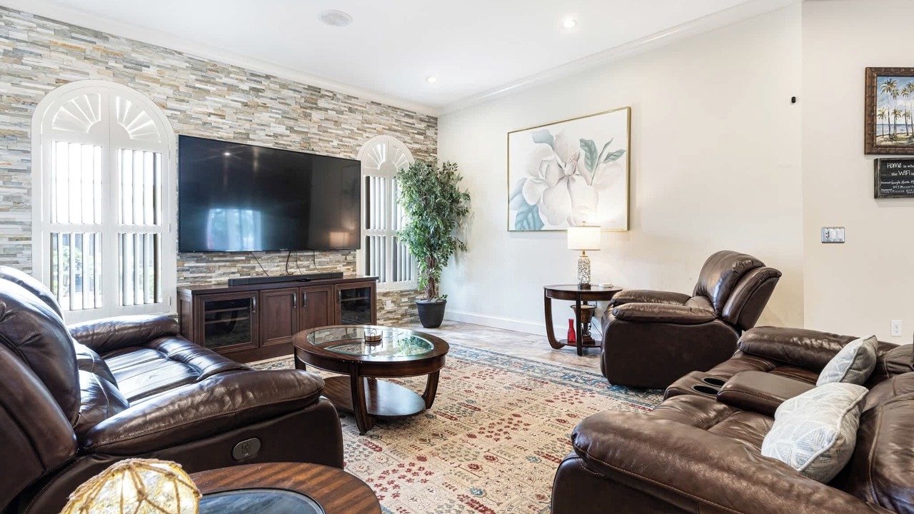 Photo of Livingroom in Yacht Club