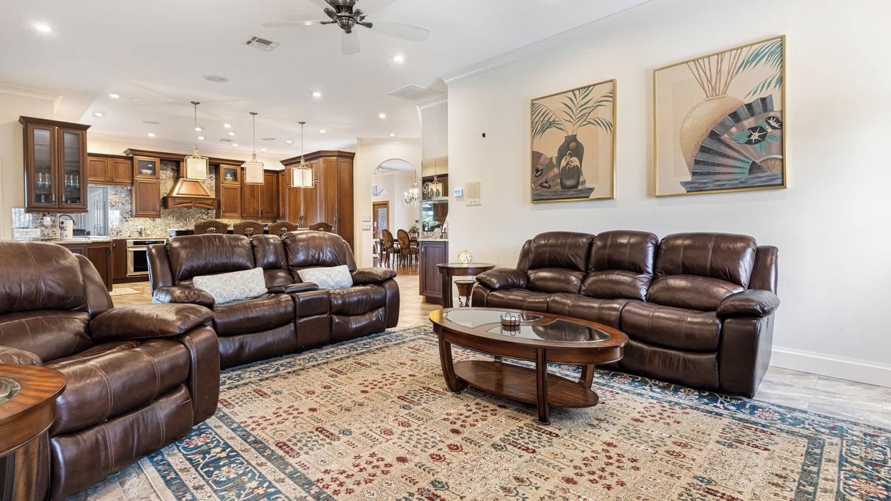 Photo of Livingroom in Yacht Club