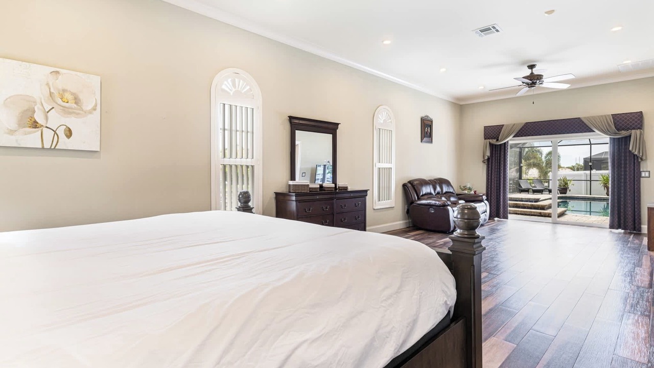 Photo of Bedroom in Yacht Club