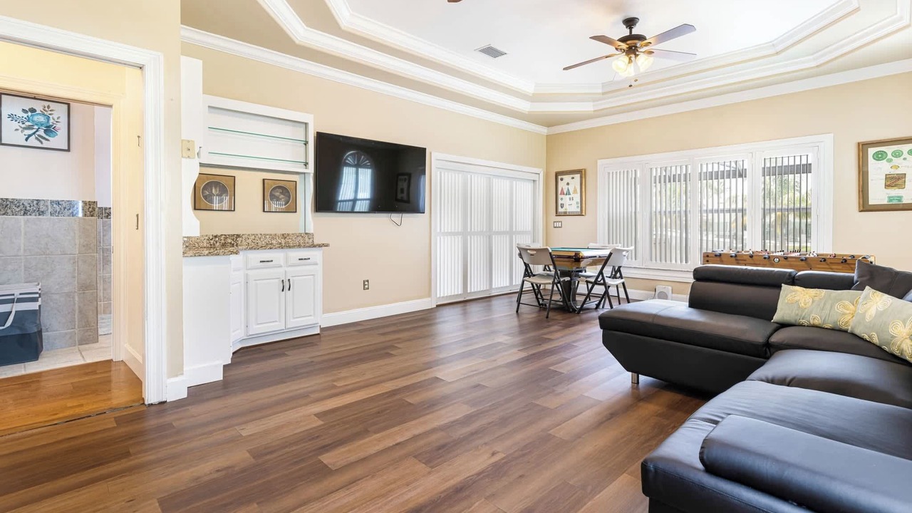 Photo of Livingroom in Yacht Club