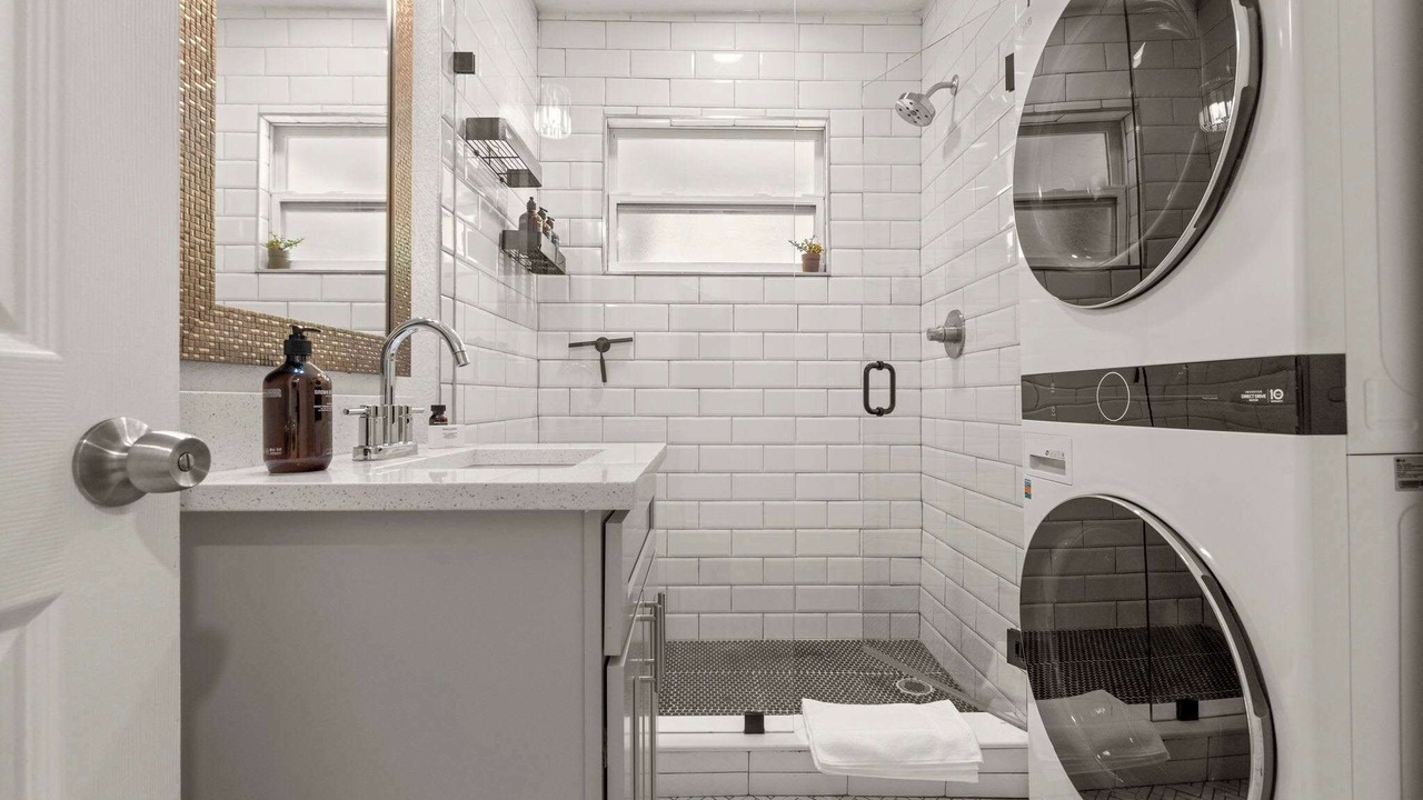 Photo of Bathroom in Courier City - Oscawana
