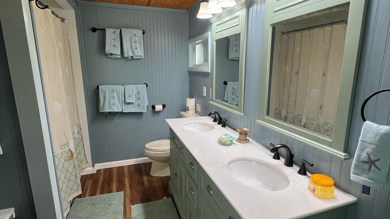 Photo of Bathroom in Marathon