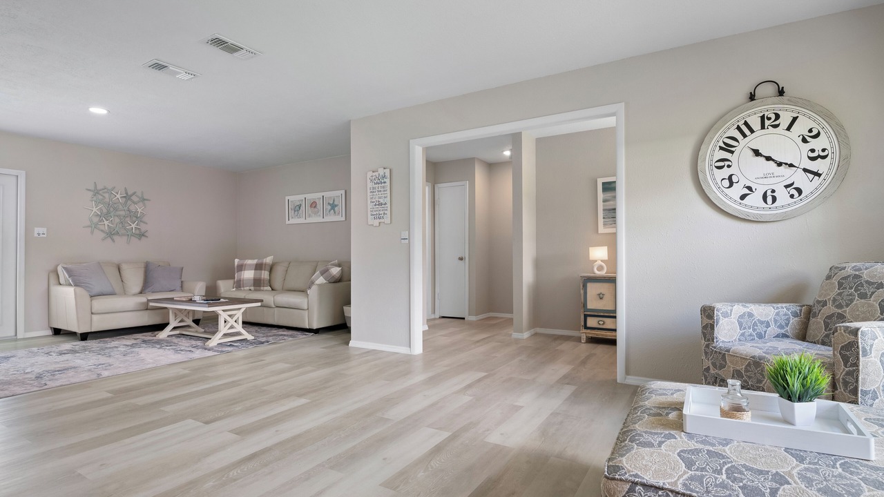 Photo of Livingroom in Harbor Hills