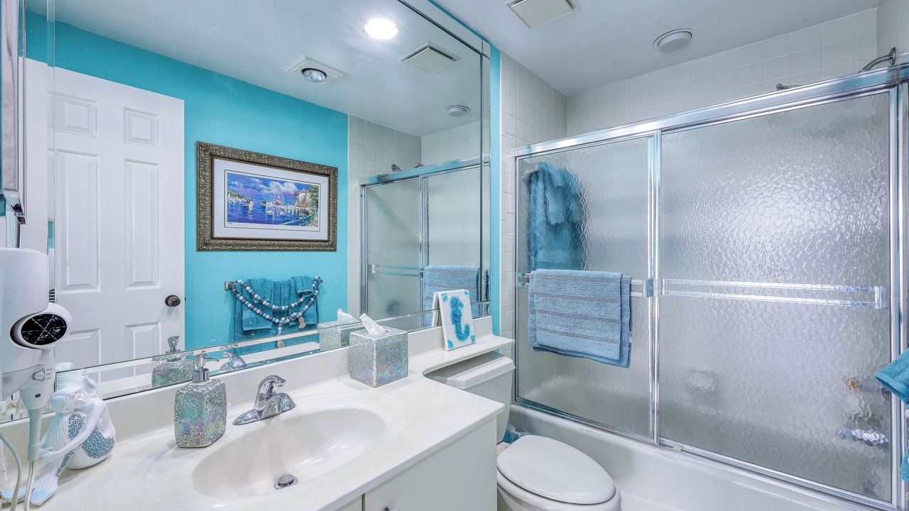 Photo of Bathroom in Park Shore