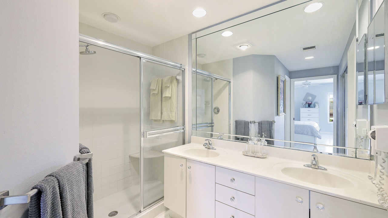 Photo of Bathroom in Park Shore