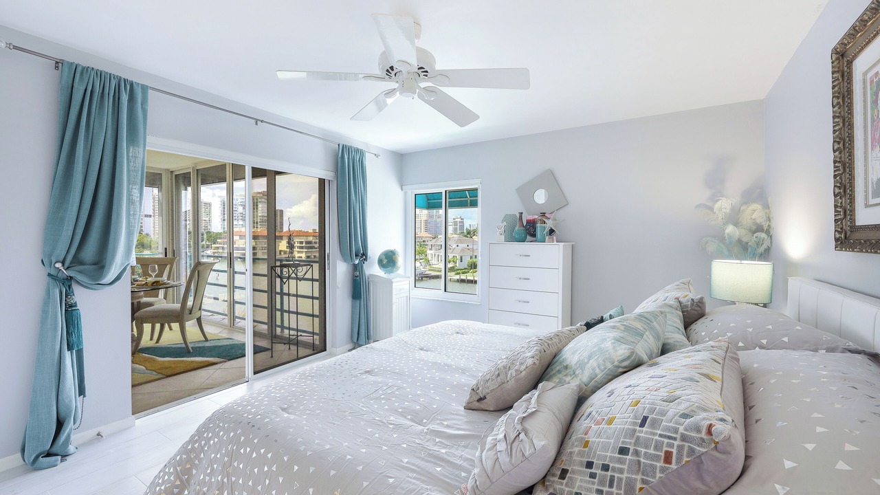 Photo of Bedroom in Park Shore