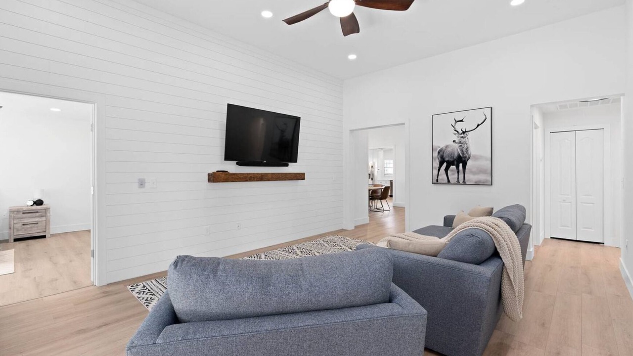 Photo of Livingroom in Inwood