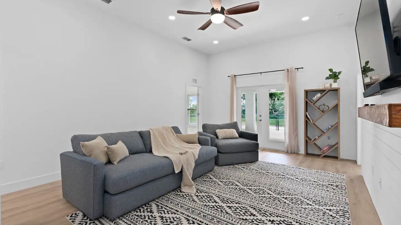 Photo of Livingroom in Inwood