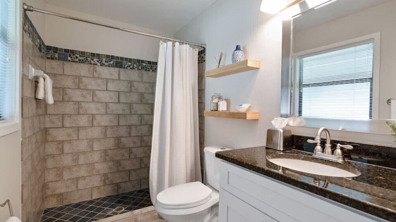 Photo of Bathroom in Indian Beach Sapphire Shores