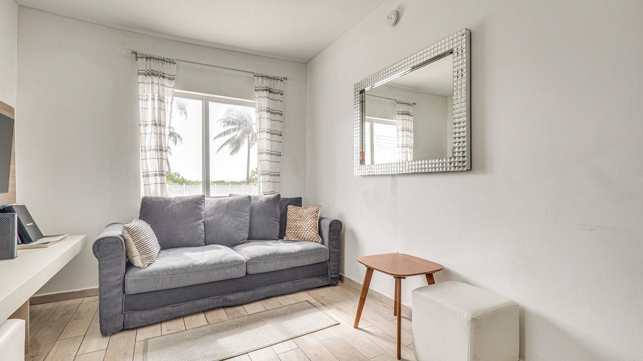 Photo of Livingroom in South of Fifth