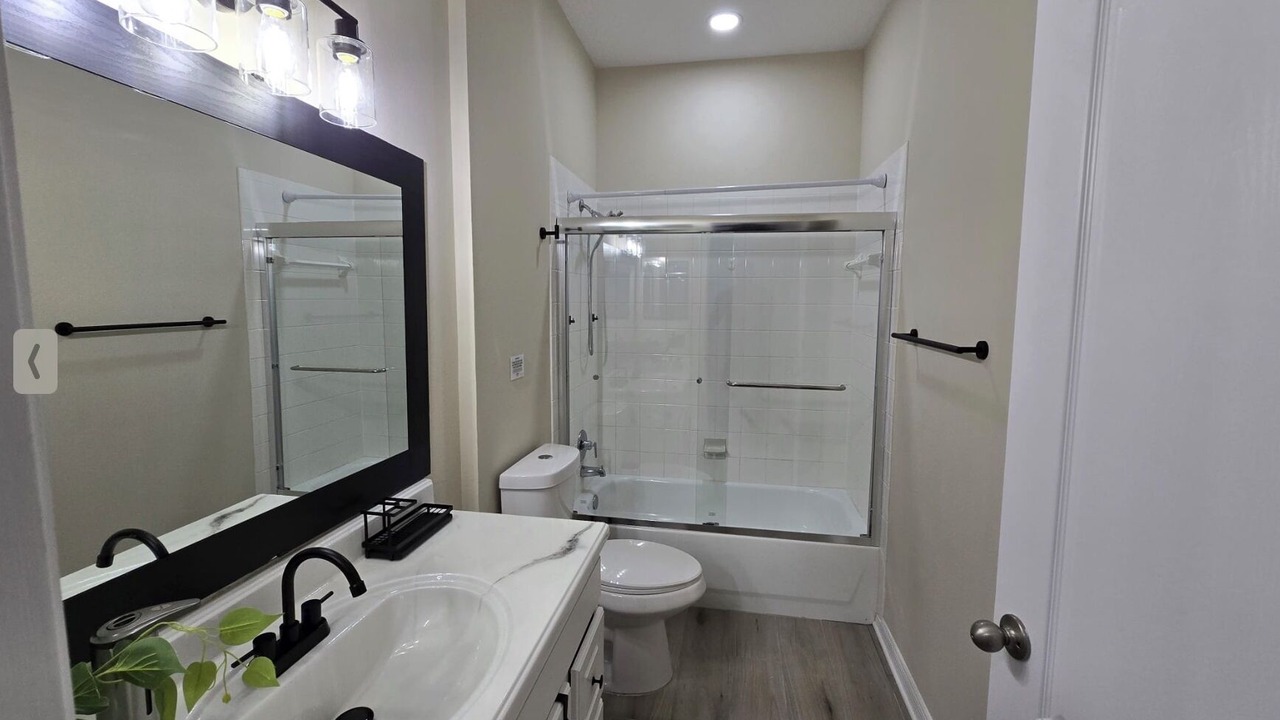 Photo of Bathroom in Orange Tree