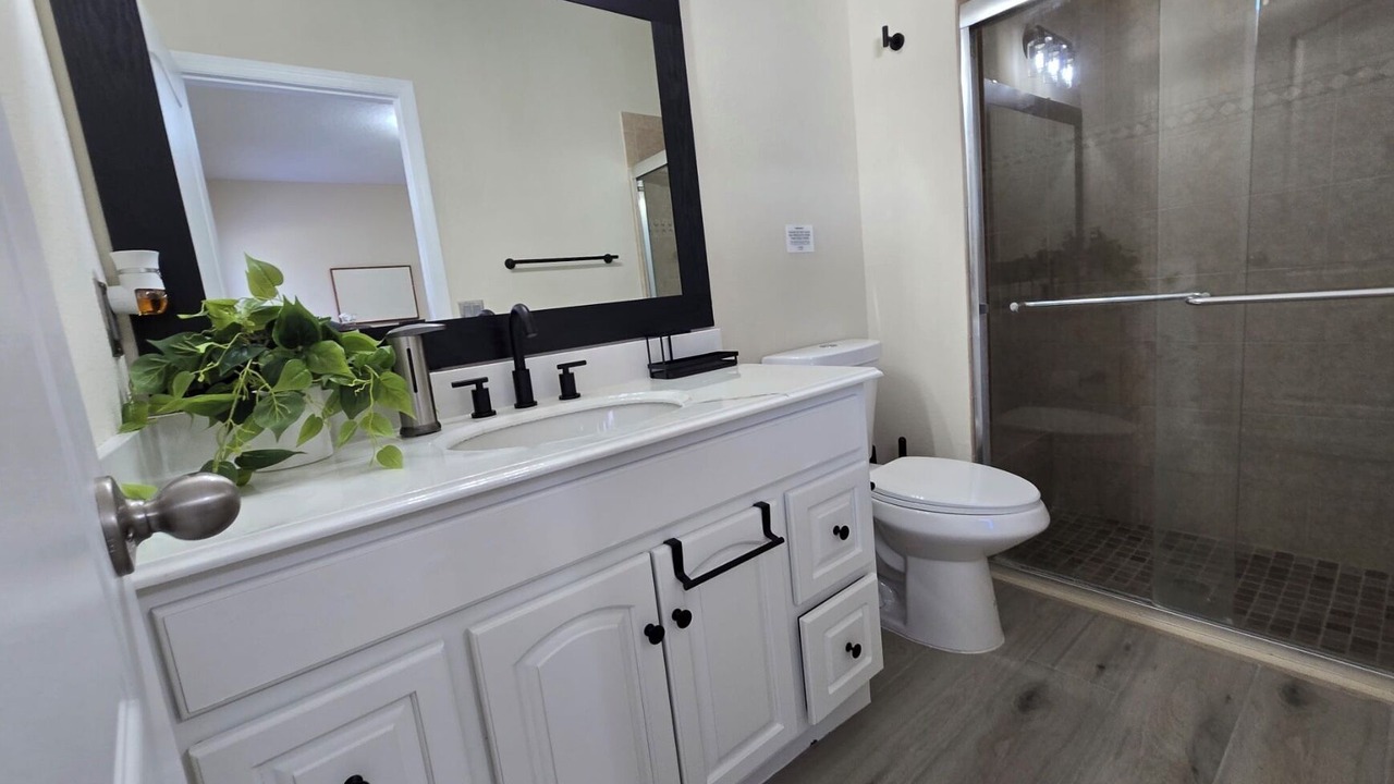 Photo of Bathroom in Orange Tree