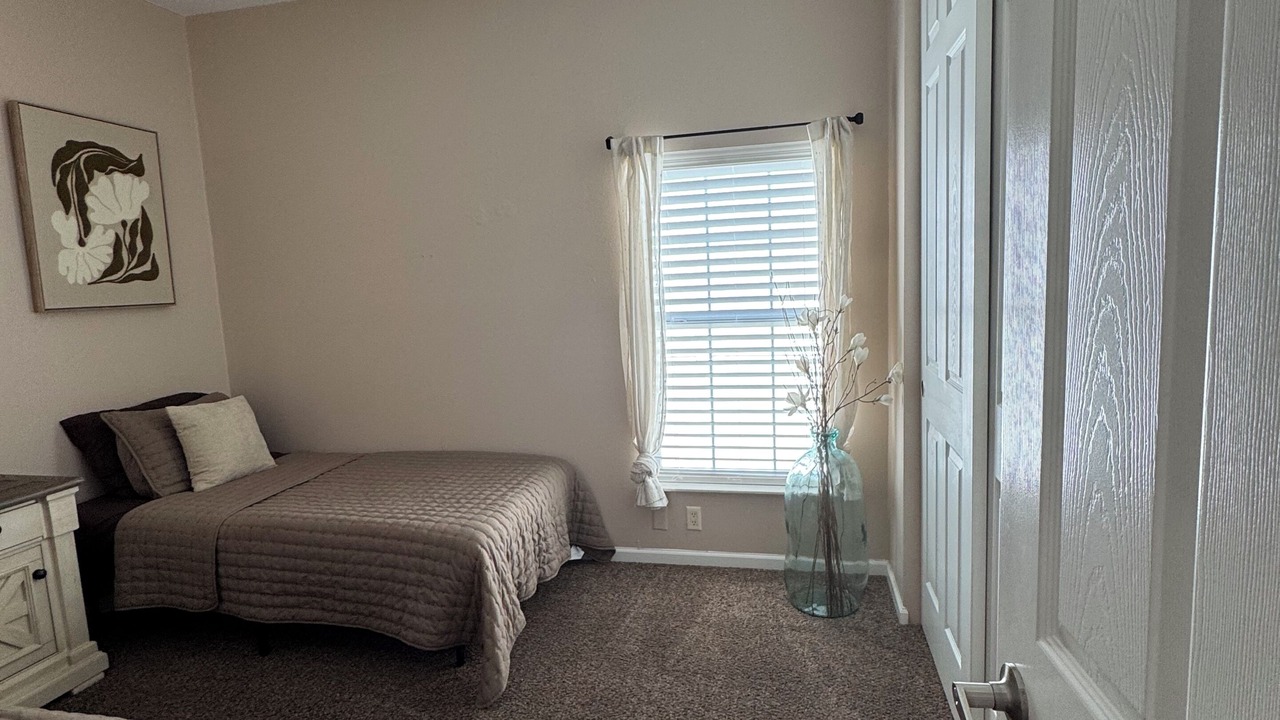 Photo of Bedroom in Crystal Beach