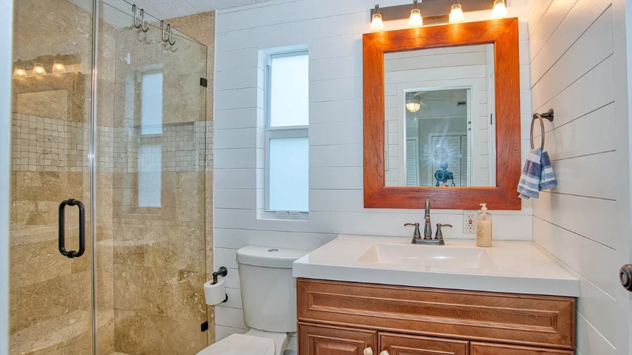 Photo of Bathroom in Cross Key Waterways