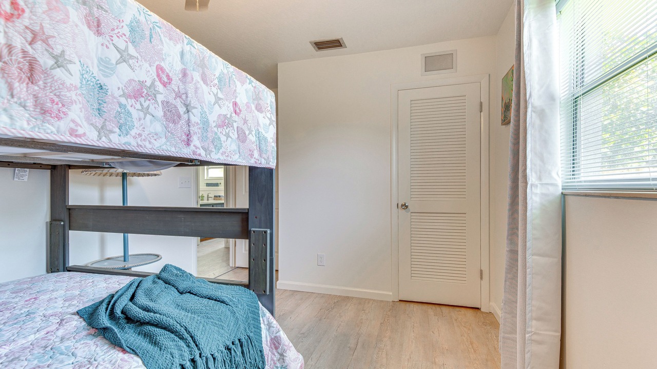 Photo of Bedroom in Tropic