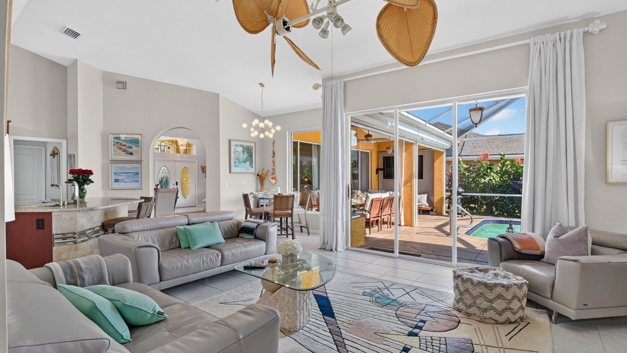 Photo of Livingroom in Central Naples