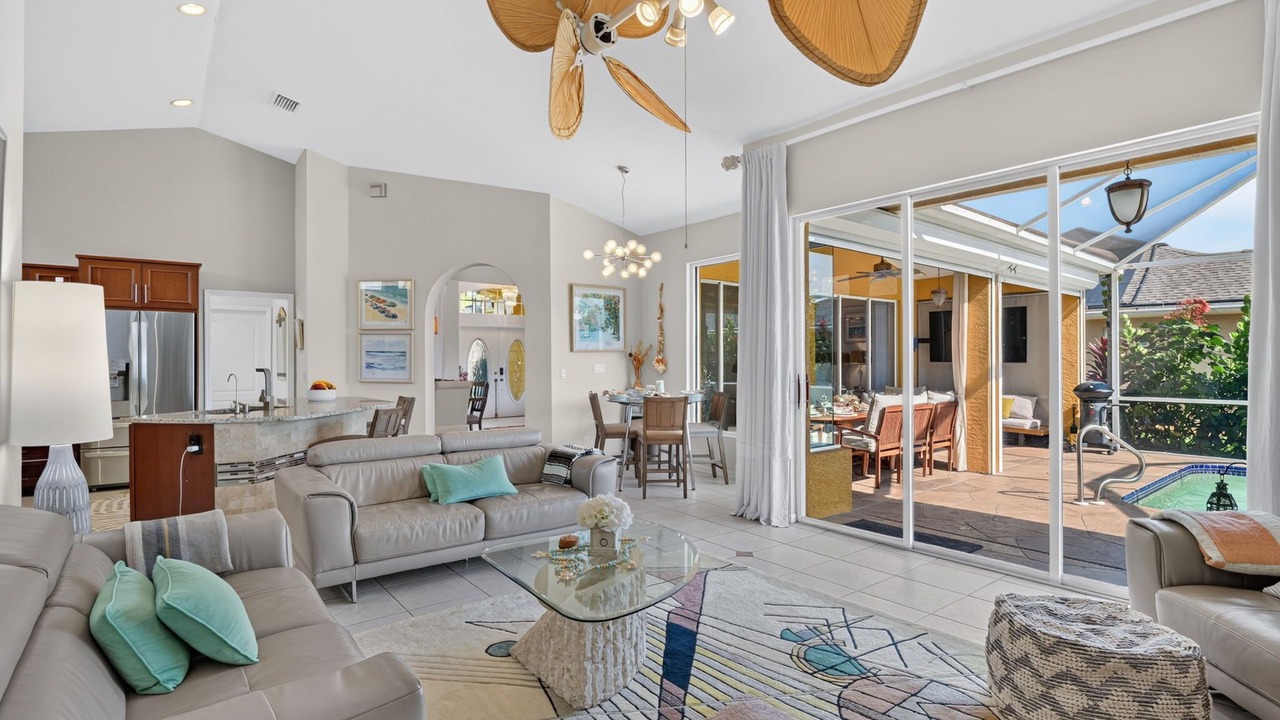 Photo of Livingroom in Central Naples