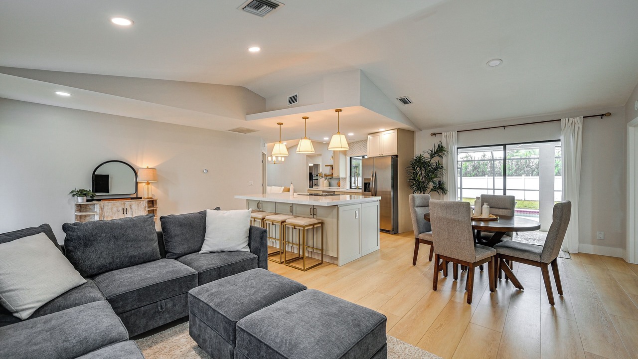 Photo of Livingroom in Palm River Estates