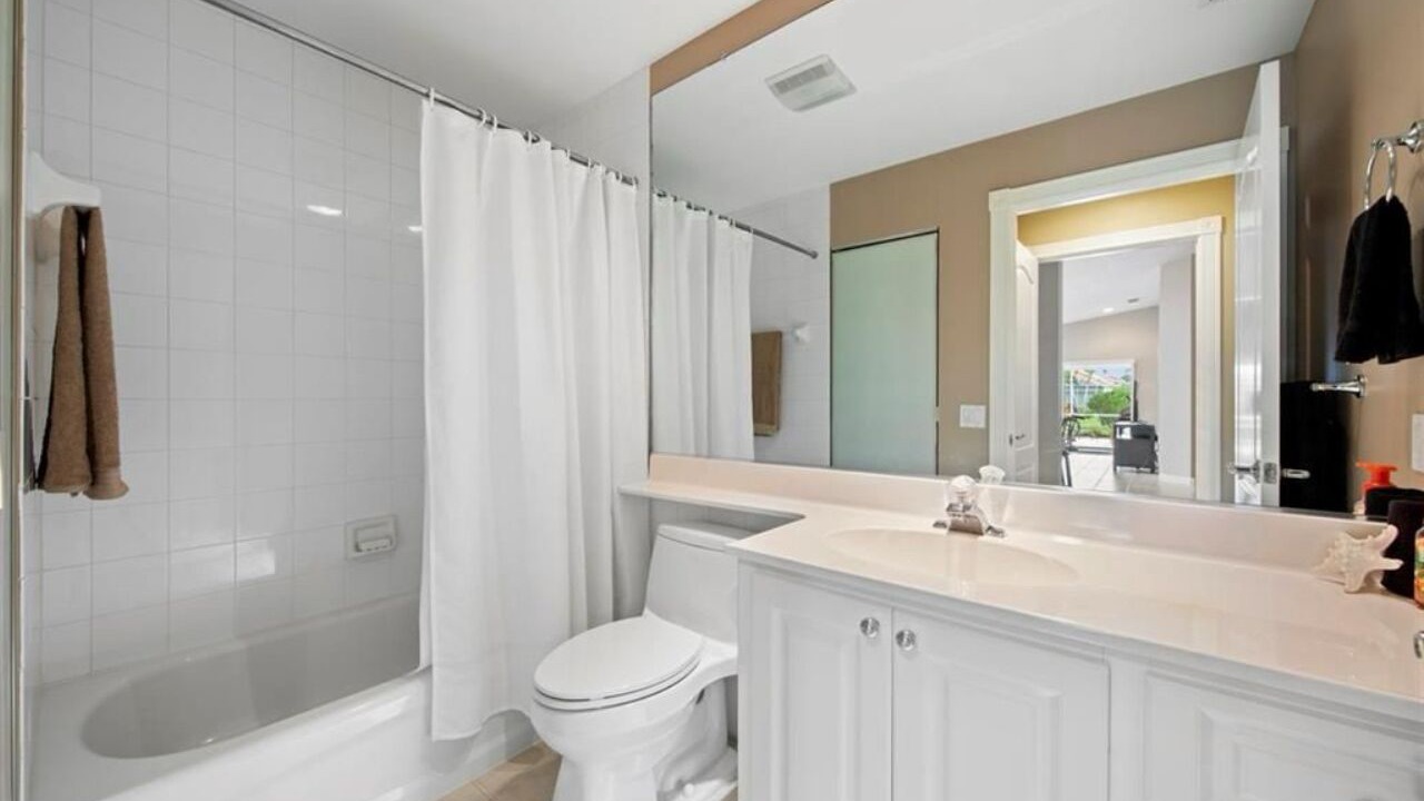 Photo of Bathroom in Village Walk
