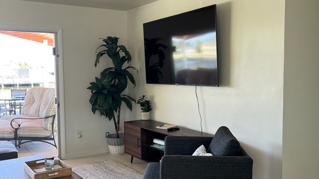 Photo of Livingroom in Yacht Club