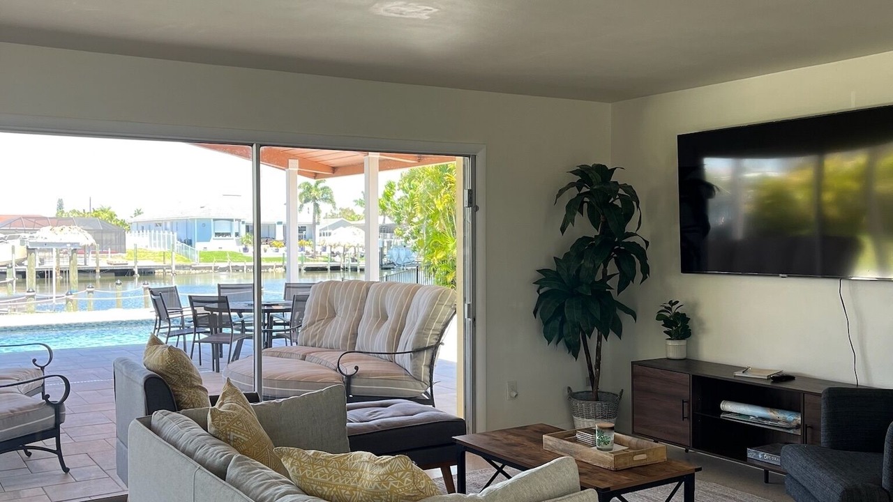 Photo of Livingroom in Yacht Club