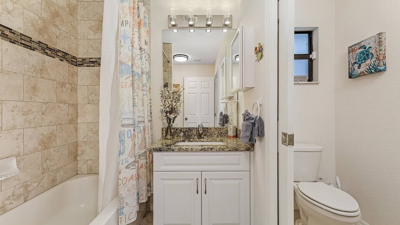 Photo of Bathroom in Diplomat