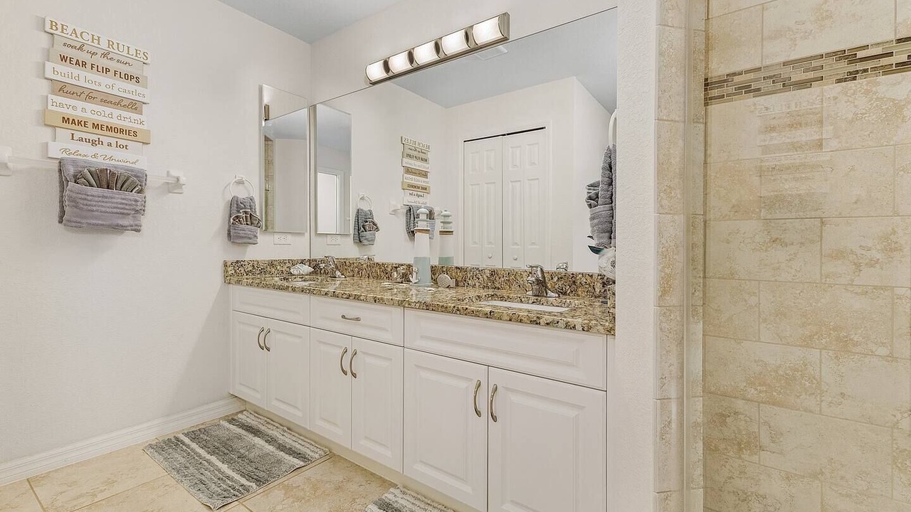 Photo of Bathroom in Diplomat