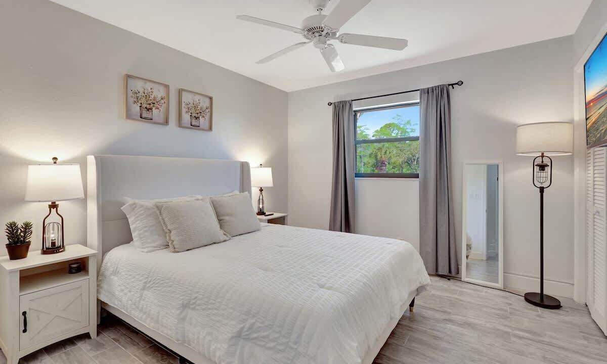 Photo of Bedroom in Lake Worth