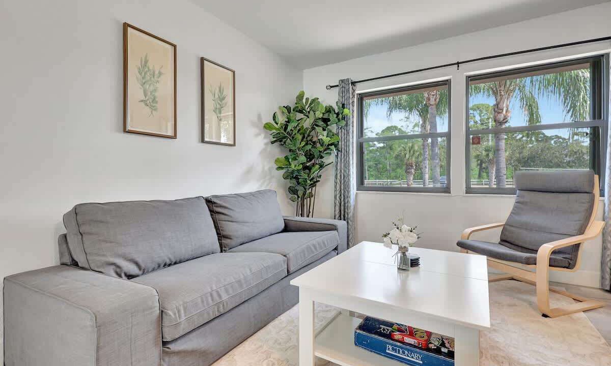 Photo of Livingroom in Lake Worth