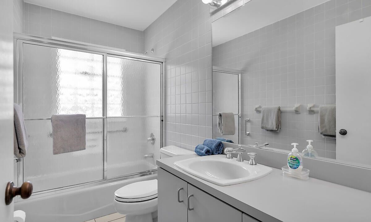 Photo of Bathroom in Marathon