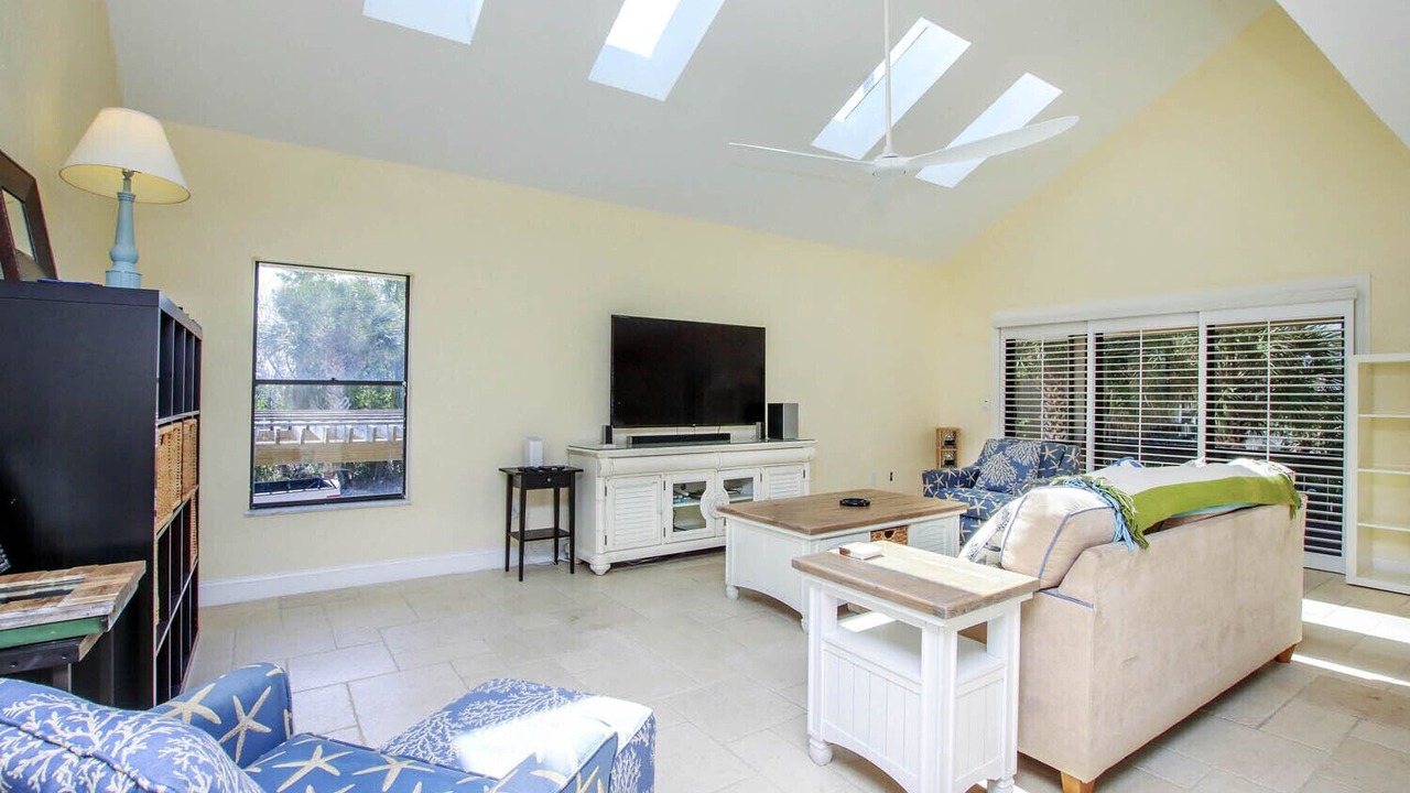Photo of Livingroom in Captiva